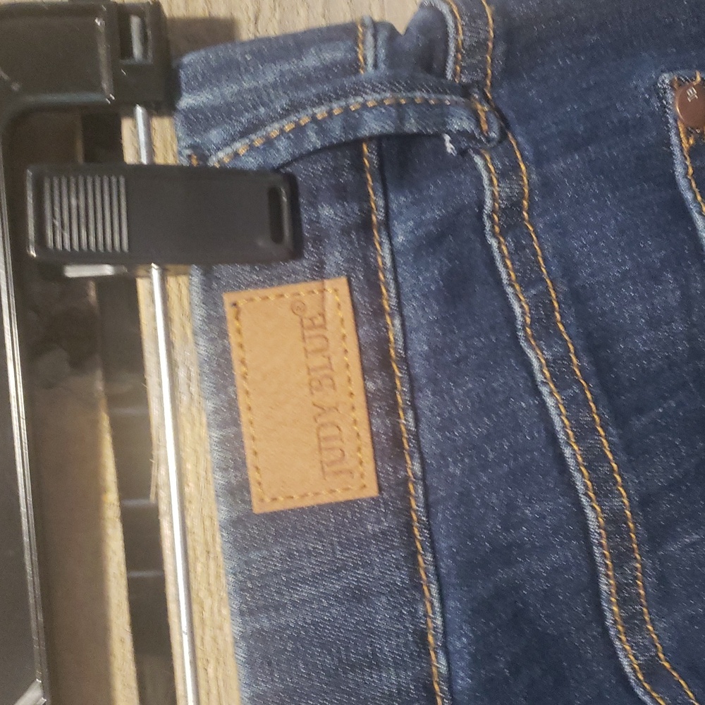 Judy Blue Dark Wash Ankle Jeans - Picture 3 of 4